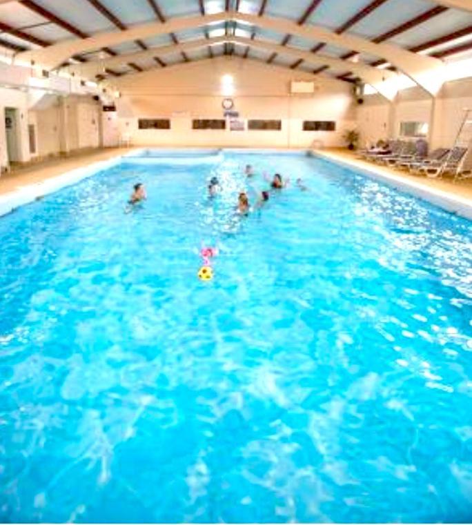 Clifftop Chalet With Pool Deal Exteriör bild
