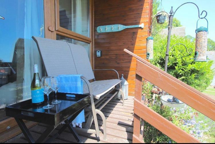 Clifftop Chalet With Pool Deal Exteriör bild